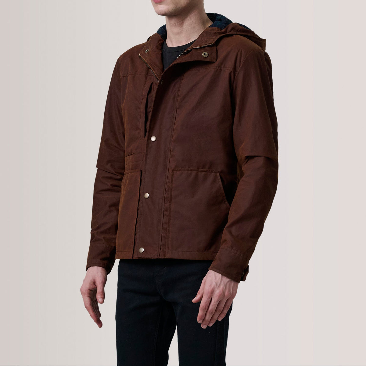Marlo Brun Canvas Hooded Work Læderjakke til Mænd For Men - Lateral Side Profile View Showing Sleeve Cut &amp; Athletic Taper Fit