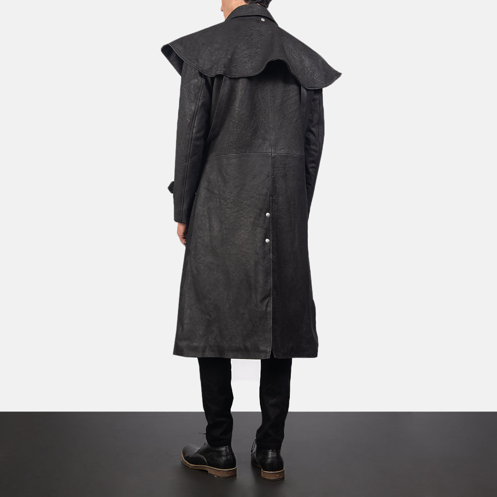 
Maverick Sort Leather Duster til Mænd - Sideprofil med ergonomisk ærmesnit