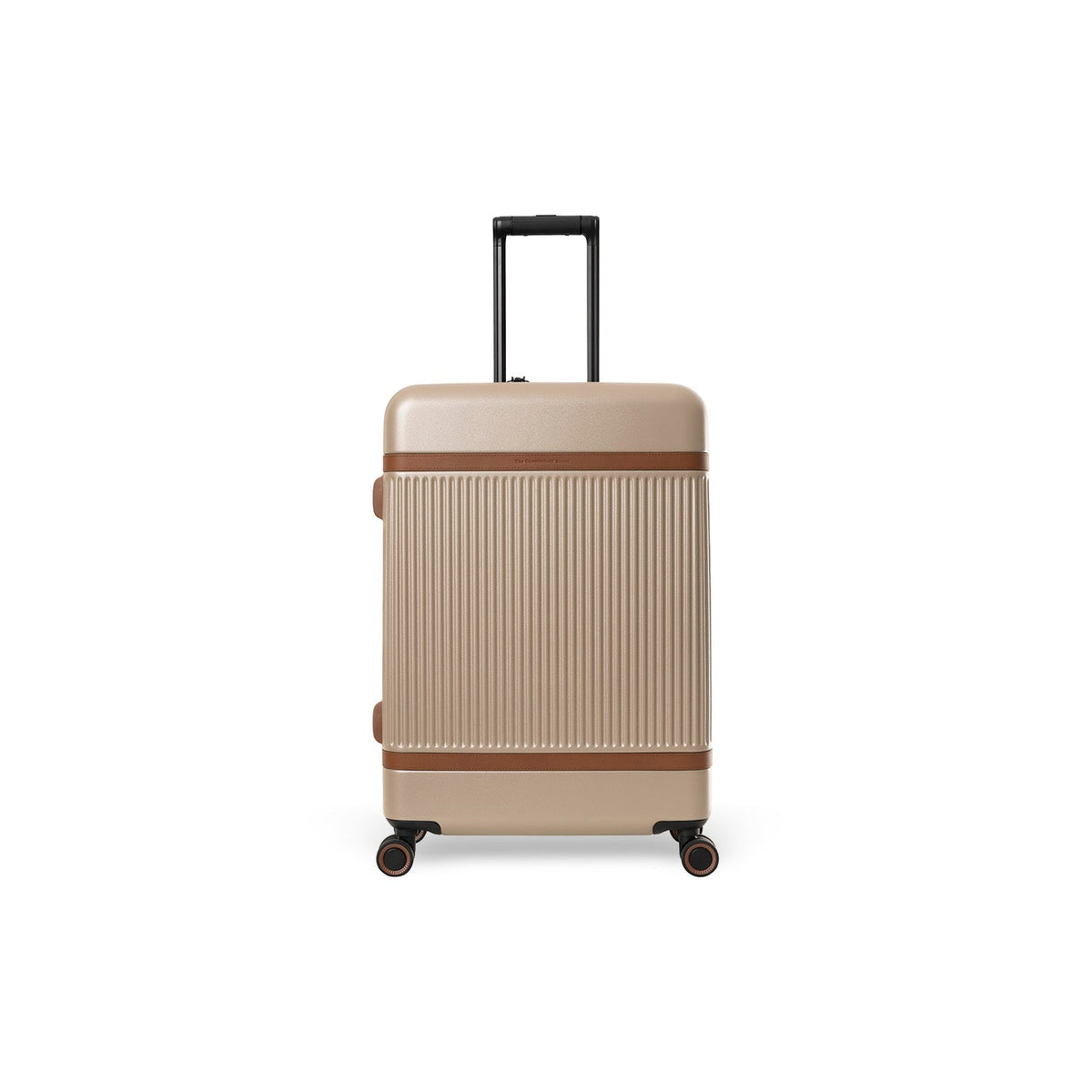 Styled Fit Perspective of Medium Suitcase Zuna til Kvinder on Model - Natural Daylight Drape