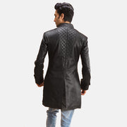 Men's Midlander Quilted Sort Leather Coat til Mænd - Lateral Side Profile View Showing Sleeve Cut &amp; Athletic Taper Fit
