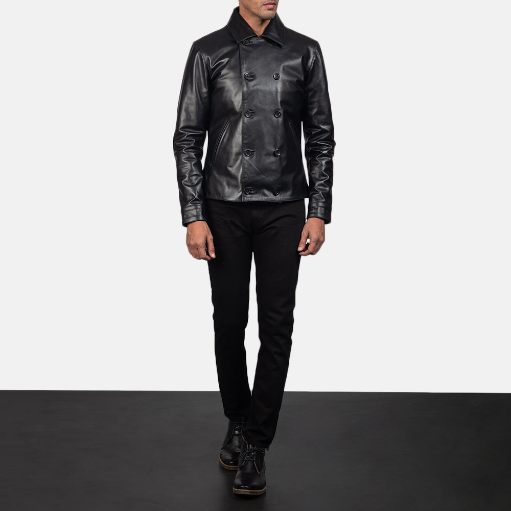 Mod Sort Leather Peacoat til Mænd - Lateral Side Profile View Showing Sleeve Cut &amp; Athletic Taper Fit