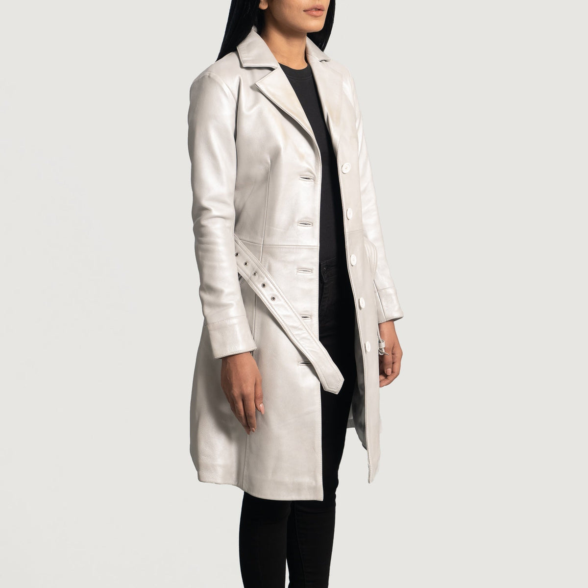 
Moonlight Silver Trenchcoat i Læder til Damer - Sideprofil med ergonomisk ærmesnit