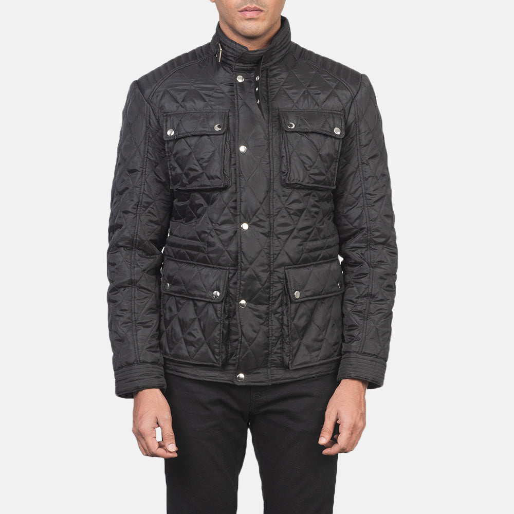 Close-Up Detail of Belted Band &amp; Zipper with Front Button Flap Hardware on Men's Nelson Quilted Sort Windbreaker Læderjakke til Mænd