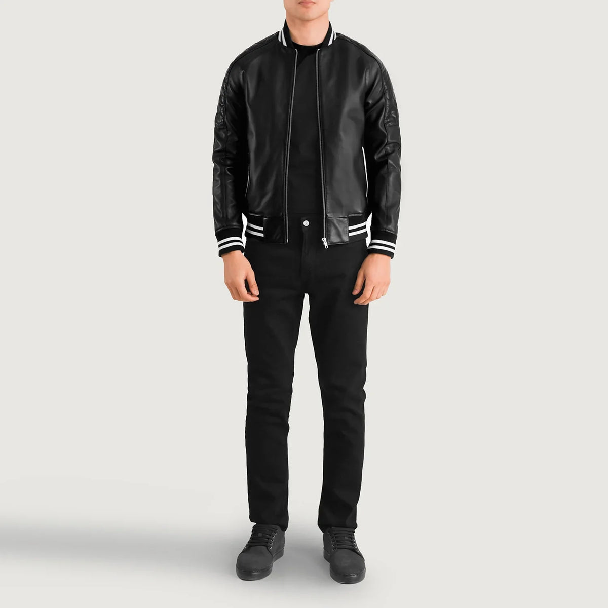Close-Up Detail of Varsity collar &amp; Zipper Hardware on Pascal Sort Leather Varsity Læderjakke til Mænd