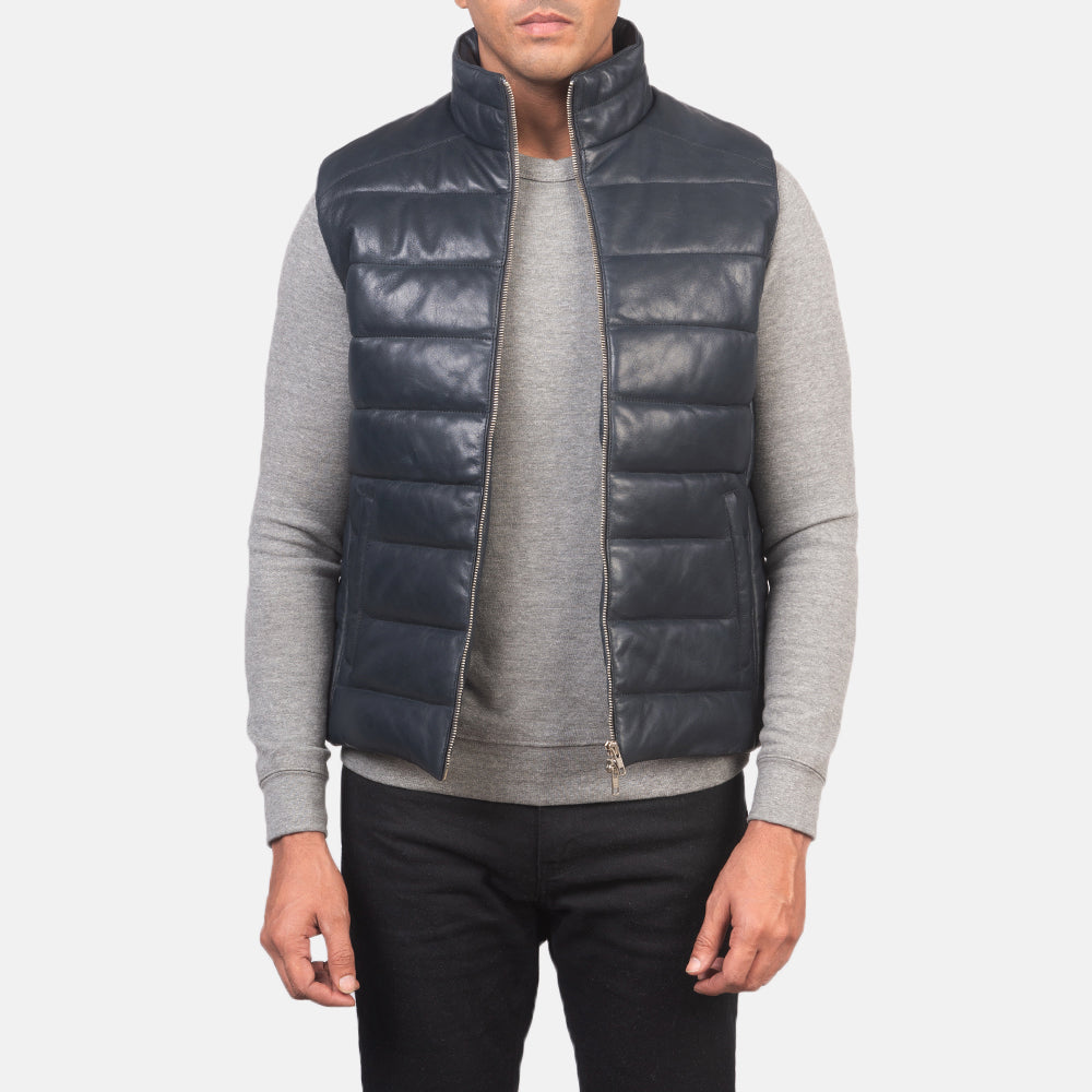 
Reeves Blå Leather Vatteret vest til Mænd in Blue Sheepskin Leather - Forfra med skræddersyet silhuet | Køb online