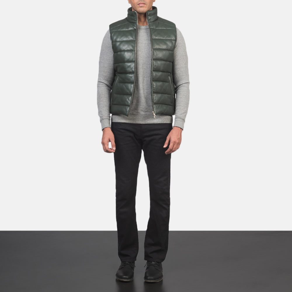 Men's Reeves Green Leather Puffer Vest til Mænd - Lateral Side Profile View Showing Sleeve Cut &amp; Athletic Taper Fit