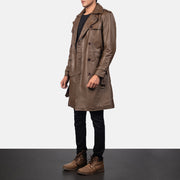 
Mocha Brown Calfskin Leather Trench Coat - Bagfra med tilpassede skuldre og ren kant