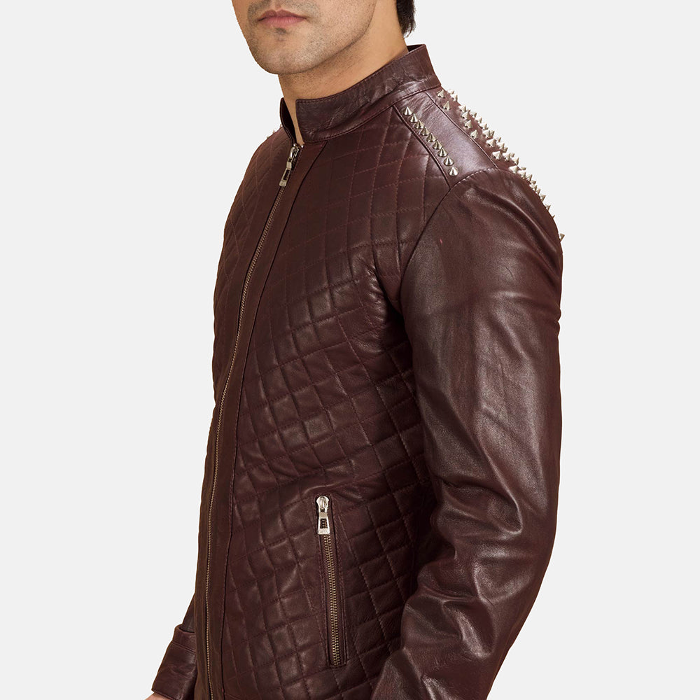 Close-Up Detail of Band &amp; Zipper Hardware on Rumano Jae Maroon Læder Bikerjakke til Mænd