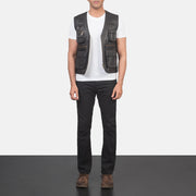 Men's Safari Brun Leather Vest til Mænd - Lateral Side Profile View Showing Sleeve Cut &amp; Athletic Taper Fit