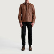 Close-Up Detail of Shirt &amp; Buttons Hardware on Scout Matte Brun Leather Shirt til Mænd