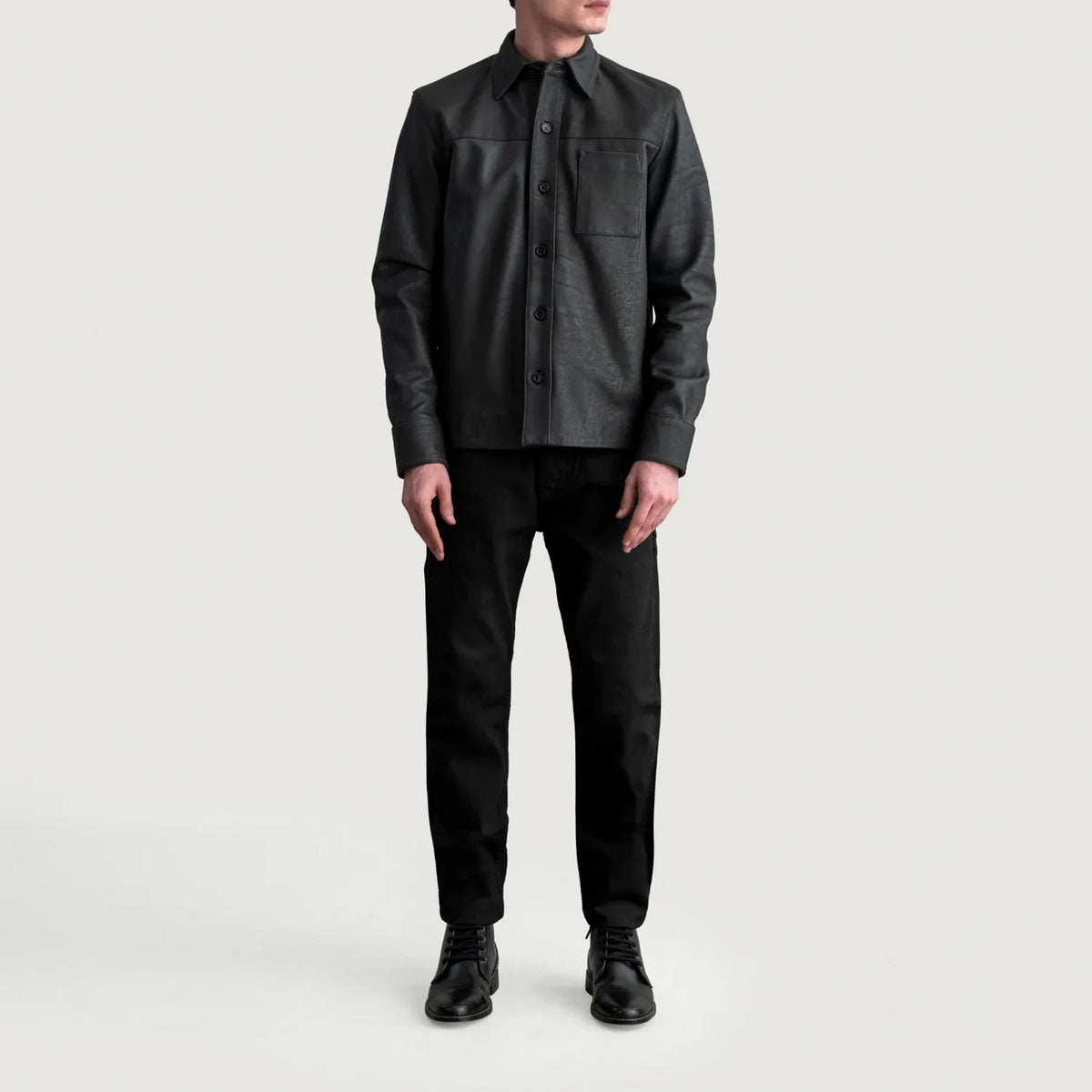 
Nærbillede of Shirt & Buttons Hardware on Scout Tumbled Sort Leather Shirt til Mænd