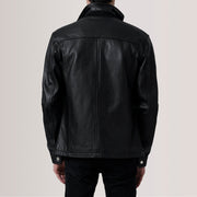 Close-Up Detail of Shirt &amp; Zipper Hardware on Sean Sort Leather Classic Læderjakke til Mænd For Men