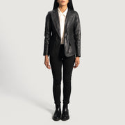 Close-Up Detail of Notch &amp; Button Hardware on Women's Selina Sort Leather Blazer til Kvinder