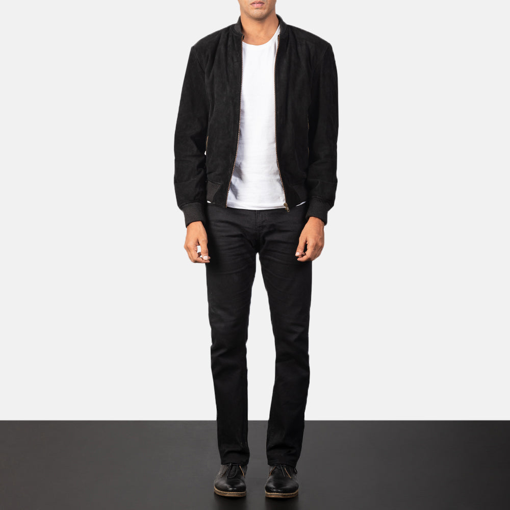 Men's Shane Sort Suede Læder Bomberjakke til Mænd - Lateral Side Profile View Showing Sleeve Cut &amp; Athletic Taper Fit