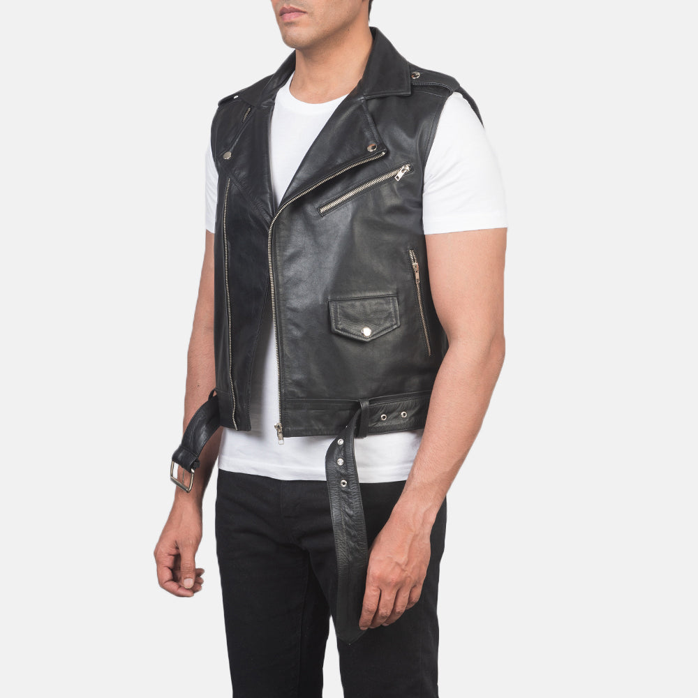 
Black Cowhide Leather Biker Jacket - Bagfra med tilpassede skuldre og ren kant
