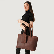 
Distressed Brown Full-Grain leather Bag - Bagfra med forstærkede læderremme og syninger