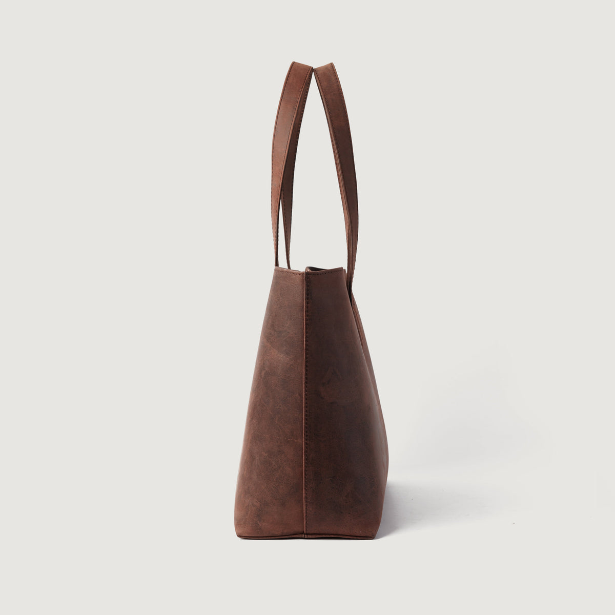 
Indvendig visning Showing Dedicated Padded Laptop Sleeve & Multi-Compartment Organization