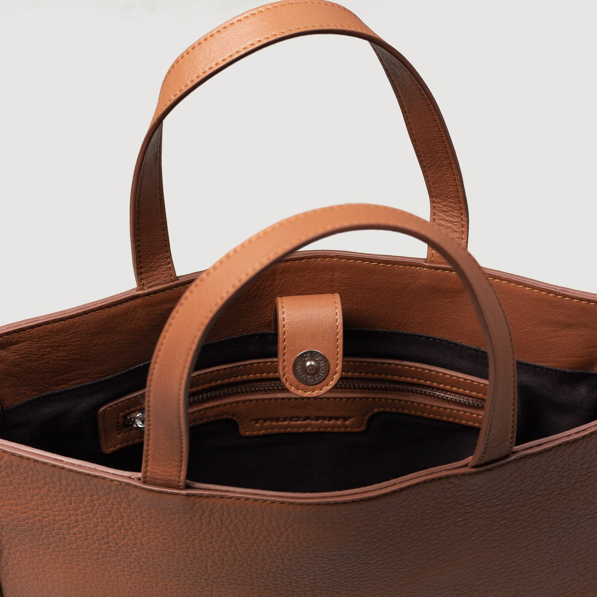 
The Poet Tote bag i læder – alternate product view 8