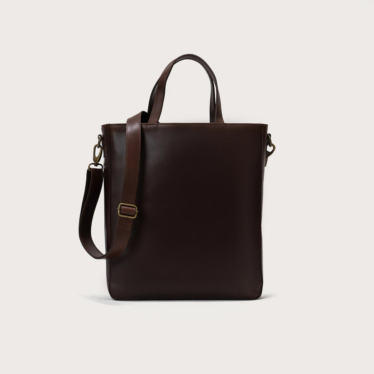 
The Poet Vintage Brown Leather Tote Bag For Men & Women in Vintage Brown Full-Grain Leather - Full Exterior Forfra med skræddersyet silhuet | Køb online