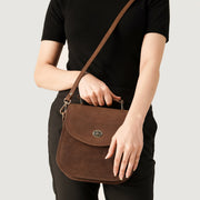 
Solid Antique Brass Hardware & Heavy-Duty Dual Zipper Detail on The Sandra Vintage Lysebrun Leather Saddle Bag For Women