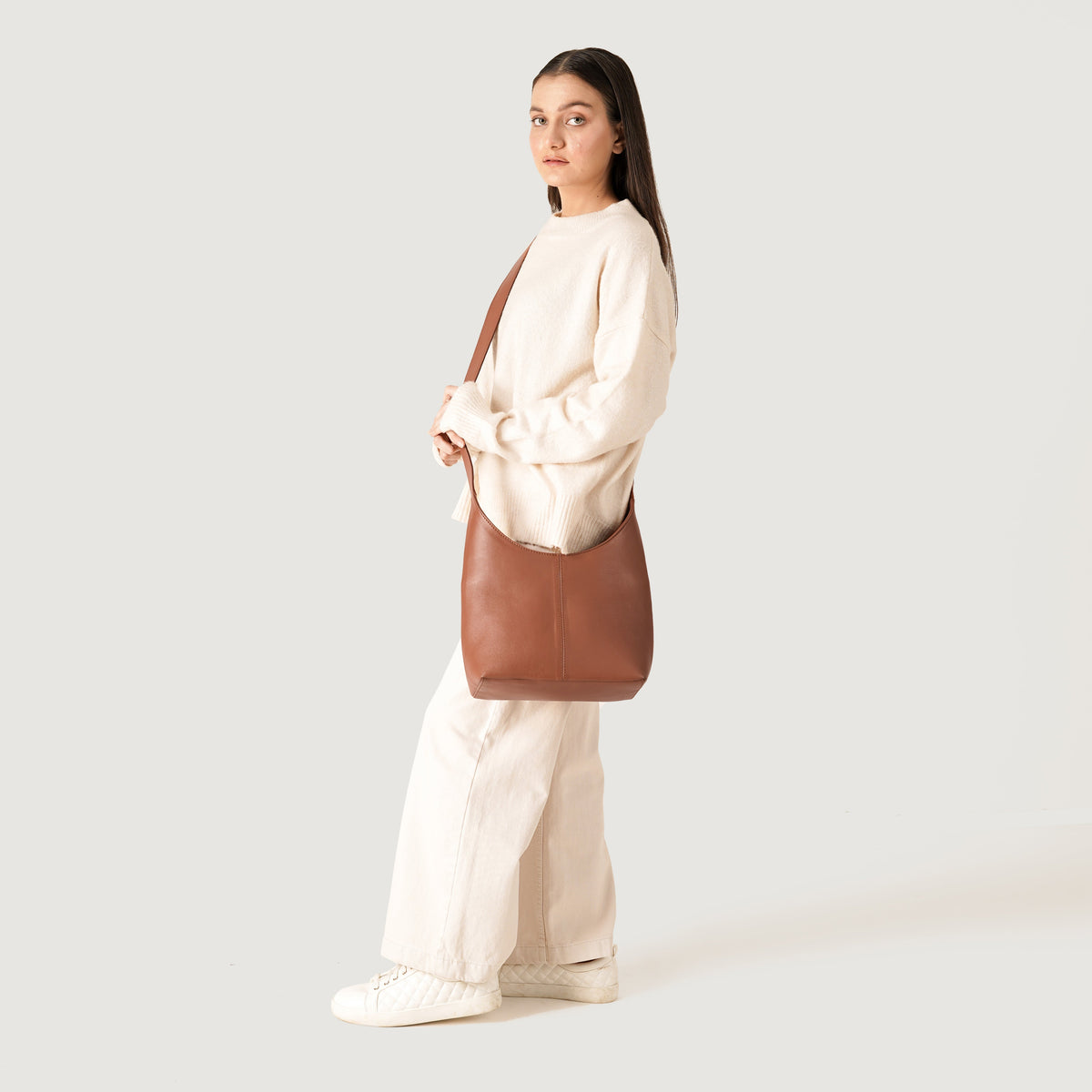 
Brown Full-Grain leather Goods - Bagfra med tilpassede skuldre og ren kant