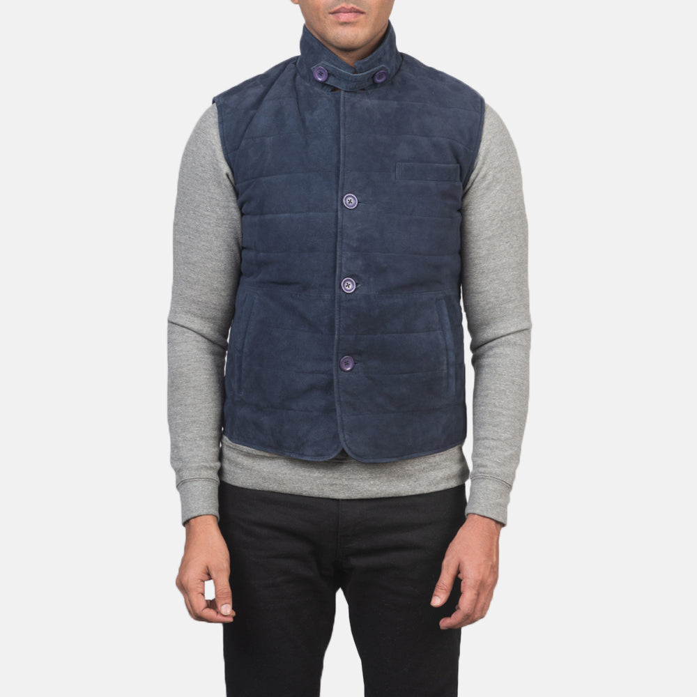 Close-Up Detail of Notch with removable throat latch &amp; Button Hardware on Men's Tony Blue Suede Vest til Mænd