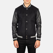 
Nærbillede of Varsity & Snap Buttons Hardware on Vaxton Sort Striped Hybrid Varsity Læderjakke til Mænd