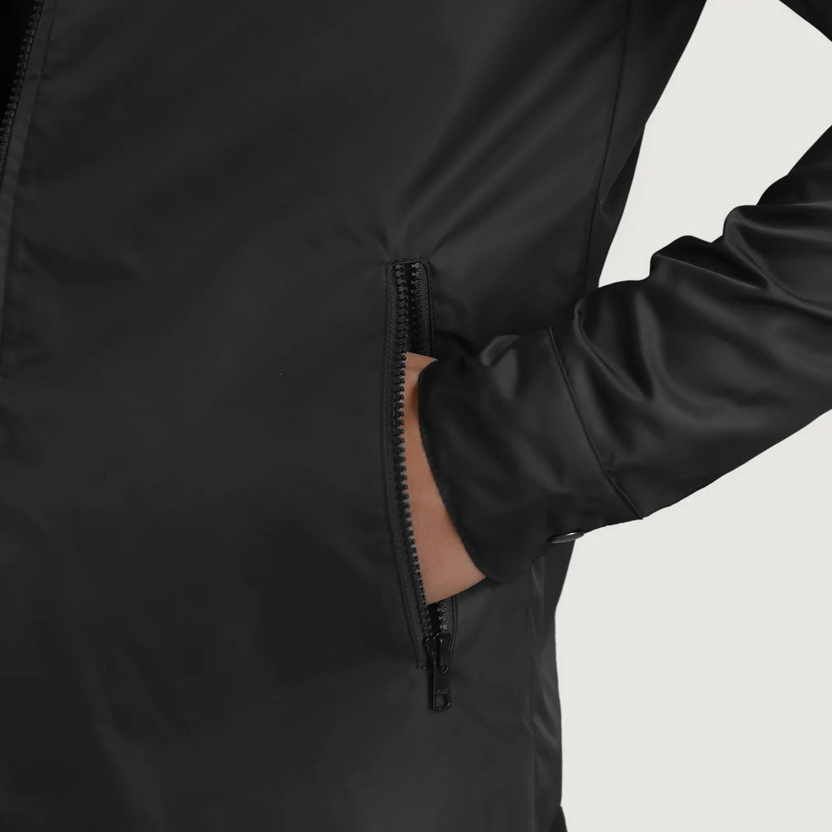 
Indvendig visning Showing Quilted Viscose Lining & To funktionelle inderlommer