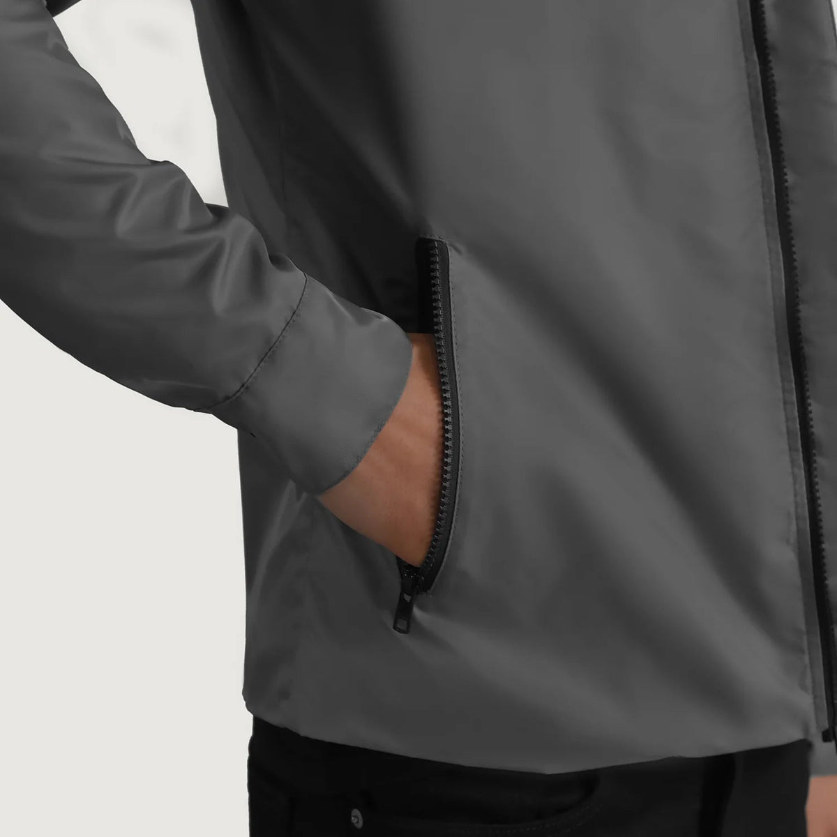 
Indvendig visning Showing Quilted Viscose Lining & To funktionelle inderlommer