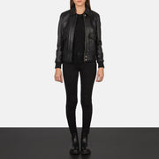 
Westa A-2 Black Leather Bomber Jacket - Sideprofil med ergonomisk ærmesnit