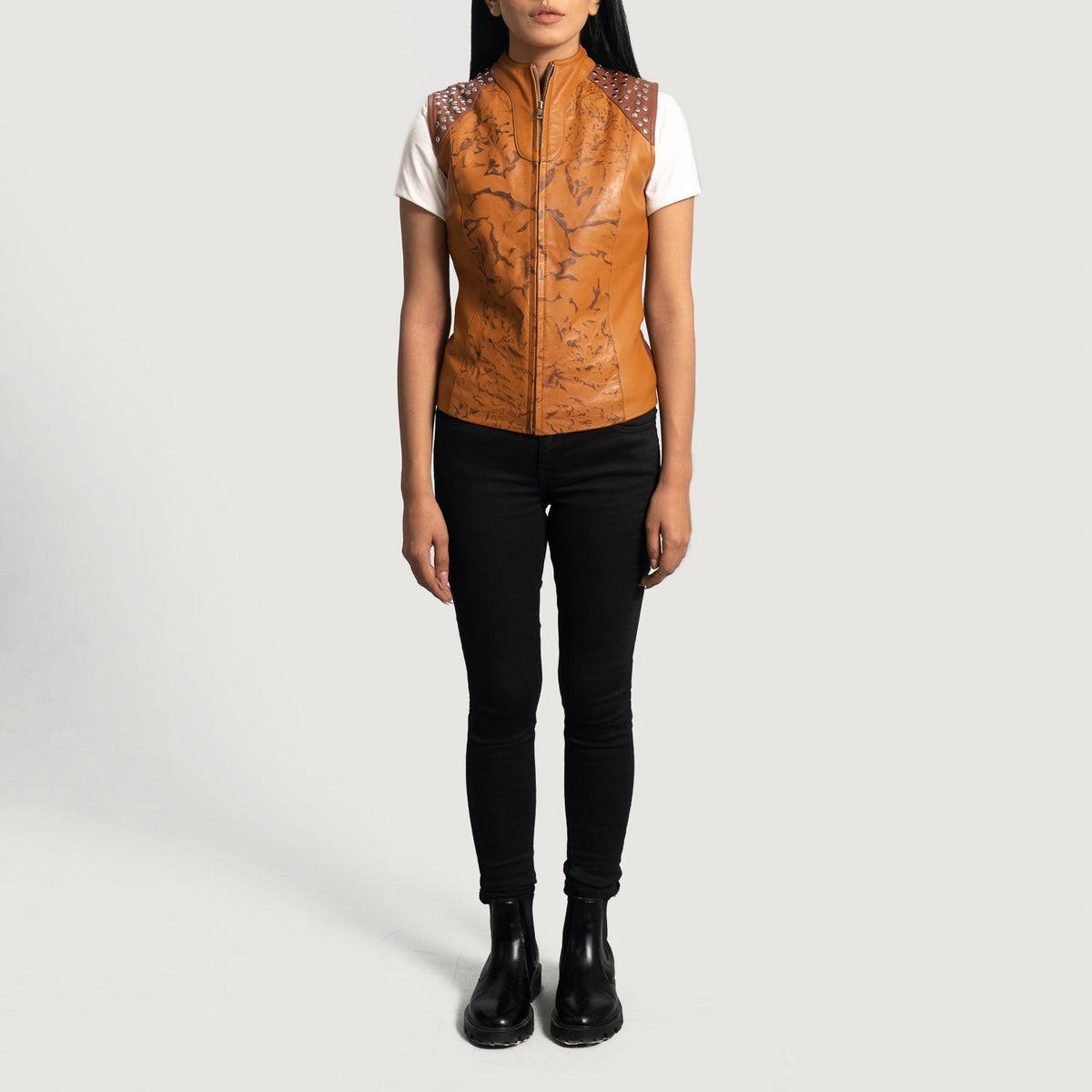 
Nærbillede of Classic Collar & Zipper Hardware on Westina Lysebrun Dye Lædervest til Damer