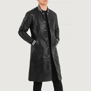 
Wilde Sort Leather Varsity Læderfrakke til Mænd - Sideprofil med ergonomisk ærmesnit
