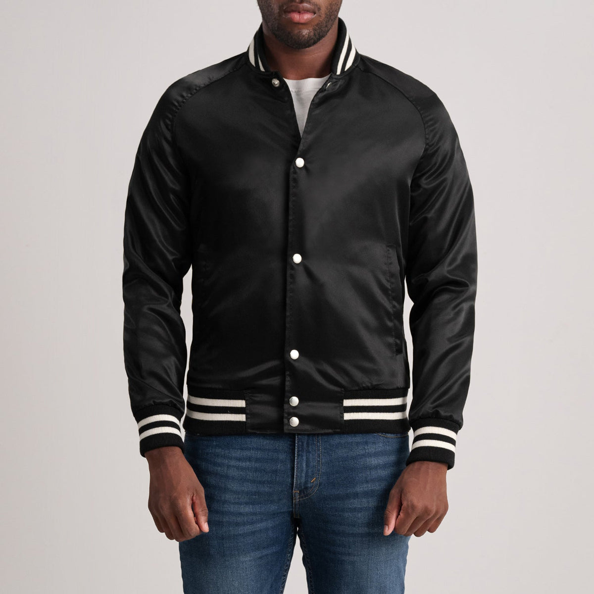 Xander Sort Varsity Læderjakke til Mænd in Black Satin - Front Profile View &amp; Tailored Silhouette | Buy Online