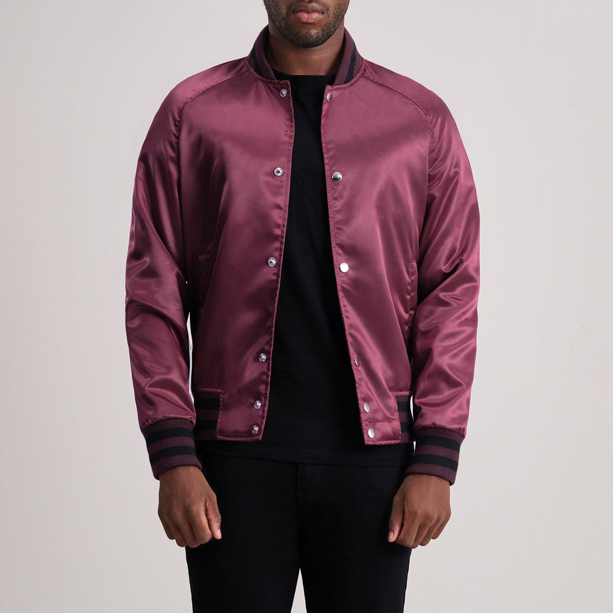 Xander Maroon Varsity Læderjakke til Mænd - Lateral Side Profile View Showing Sleeve Cut &amp; Athletic Taper Fit