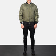 Men's Zack Green Læder Bomberjakke til Mænd - Lateral Side Profile View Showing Sleeve Cut &amp; Athletic Taper Fit