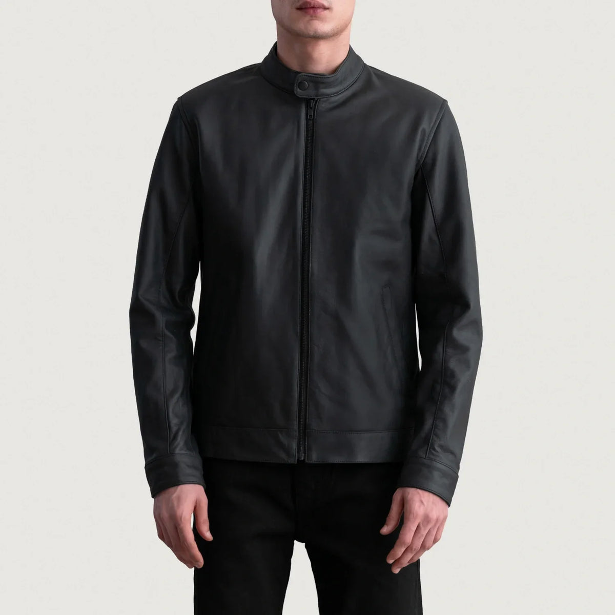 Zen Matte Sort Læder Bikerjakke til Mænd - Lateral Side Profile View Showing Sleeve Cut &amp; Athletic Taper Fit