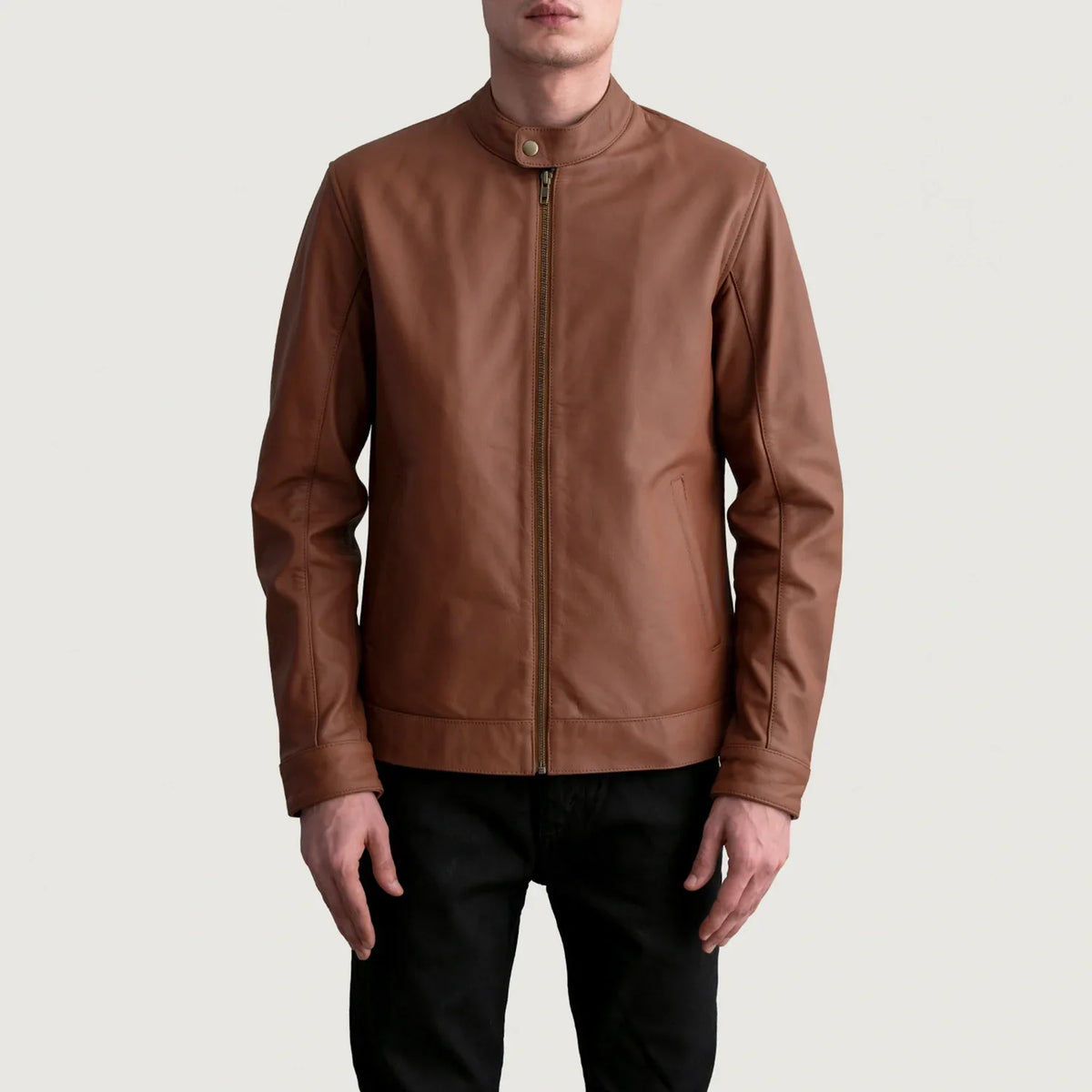 Zen Matte Brun Læder Bikerjakke til Mænd - Lateral Side Profile View Showing Sleeve Cut &amp; Athletic Taper Fit
